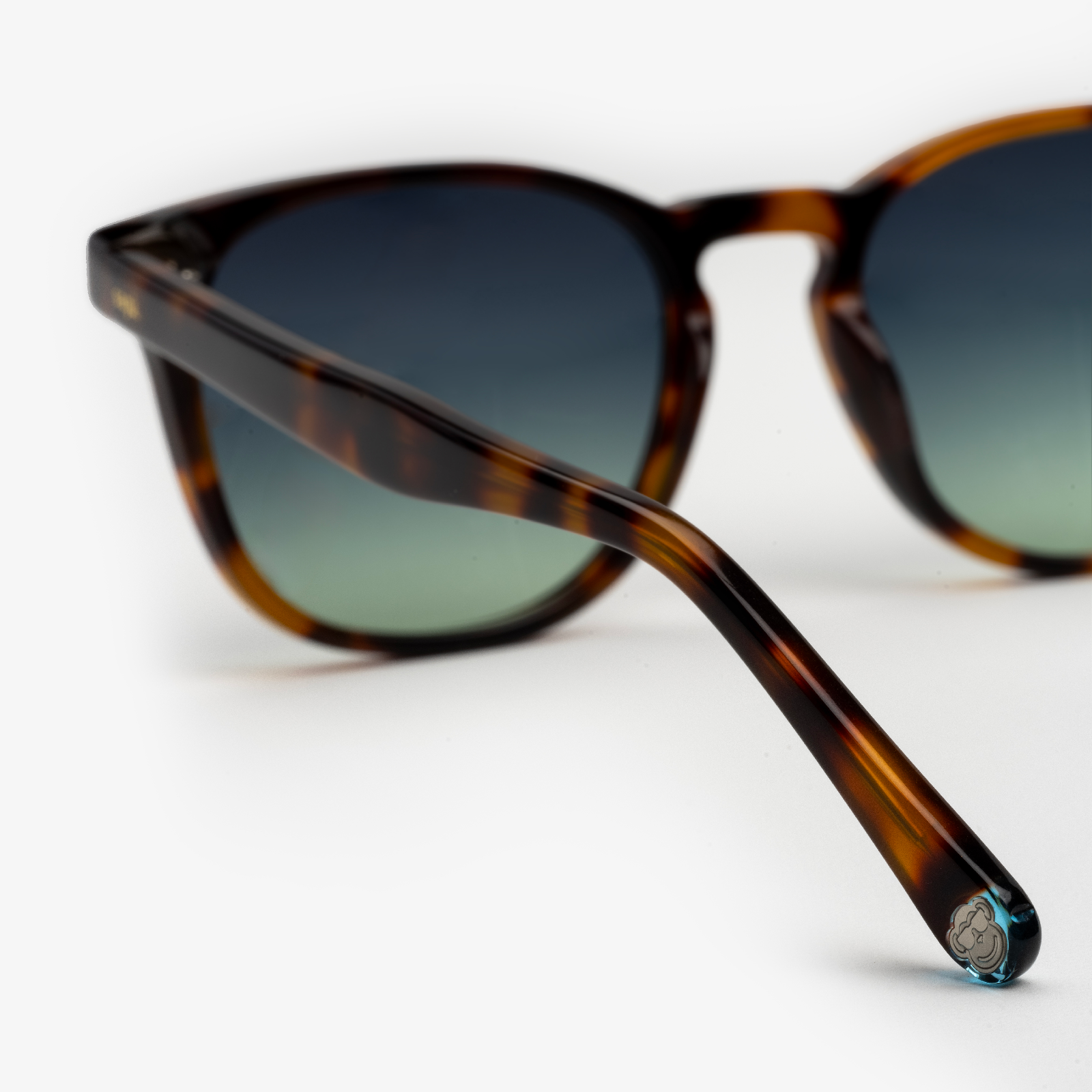 Chelsea Tortoise Sol