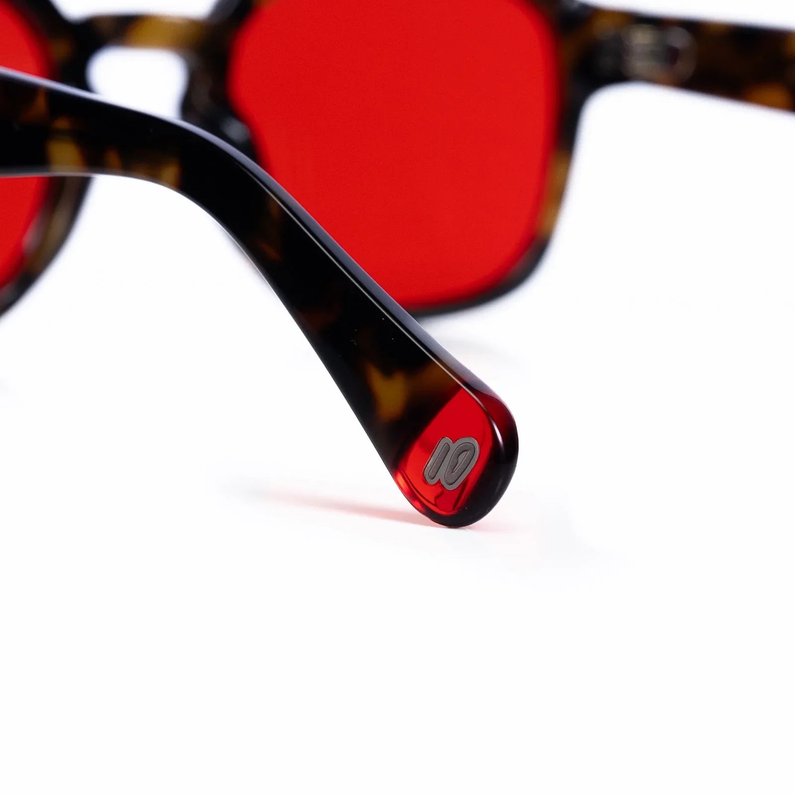 Las Calidosas Dark Brown - Lente Rojo